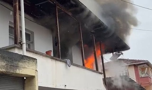 Erbaa'da iki katlı evde çıkan yangında ev kullanılamaz hale geldi