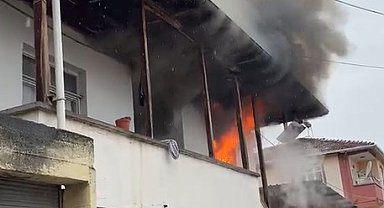 Erbaa'da iki katlı evde çıkan yangında ev kullanılamaz hale geldi