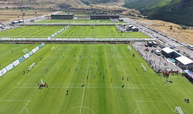 Erciyes'te geleceğin futbol yıldızları sahne alıyor