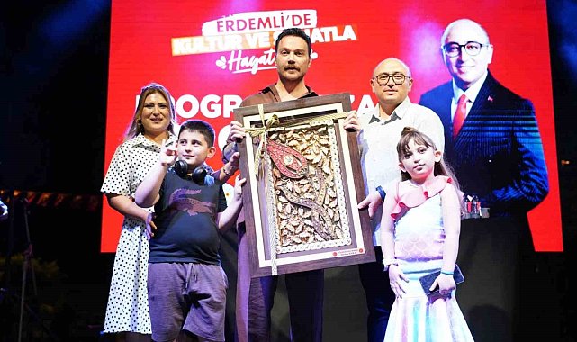 Erdemli Belediyesi Erdemlilileri Sinan Akçıl'la buluşturdu