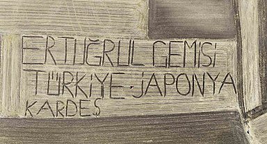 Ertuğrul Fırkateyni'nin 136. yılında tarlaya traktörle dostluk mesajı yazdı