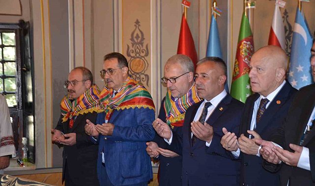Ertuğrul Gazi'yi Anma ve Yörük Şenlikleri'nin son günü türbe ziyareti ile başladı