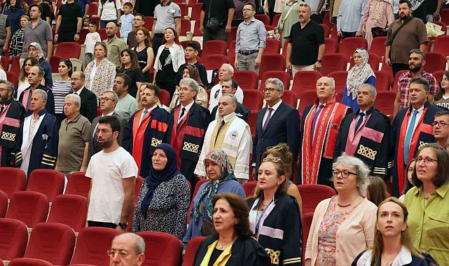 ERÜ'de lisansüstü mezuniyet sevinci yaşandı