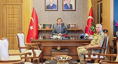 Erzincan Valisi Aydoğdu, İl Jandarma Komutanı Altundarak'ı kabul etti