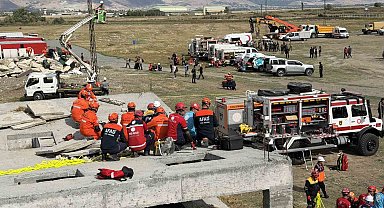 Erzincan'da 6,9 büyüklüğündeki deprem senaryosu sahada uygulandı