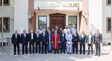 Erzincan'da Ahilik Haftası kapsamında başarılı esnaflara onur belgesi