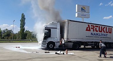 Erzincan'da tırın kupa kısmında çıkan yangın söndürüldü