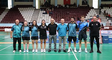 Erzincanlı milli sporculara federasyondan raket