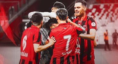 Erzincanspor, transfer tahtasını açarak yeni sezon öncesi lisans işlemlerini tamamladı