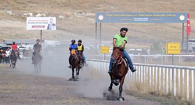 Erzurum'da rahvan rüzgârı esti