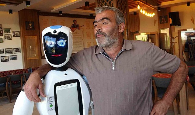 Erzurumlular robot Şukufe'yi çok sevdi: "Ağzı olsa cağ kebabı yiyecek"