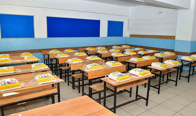 Esenyurt Belediyesi'nden öğrencilere kırtasiye desteği