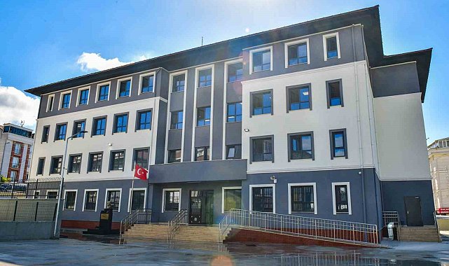 Esenyurt'ta eğitime yeni yatırım: Akçaburgaz'da 16 derslikli okul eğitime başladı