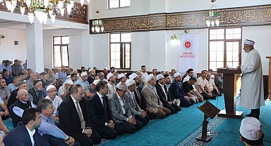 Eski cami korundu, yenisi ibadete açıldı