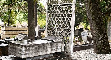 Eski İçişleri Bakanı Gedik'in mezarı İstanbul'a taşınacak