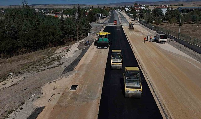 Eskişehir Büyükşehir Belediyesi'nden 100. Yıl Bulvarı'nda asfalt çalışması