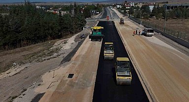 Eskişehir Büyükşehir Belediyesi'nden 100. Yıl Bulvarı'nda asfalt çalışması