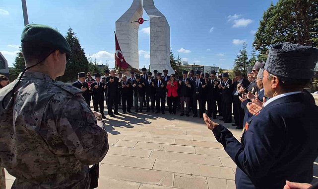 Eskişehir'de gaziler ve şehit yakınlarından şehitlik ziyareti