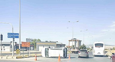 Eskişehir'de hafif ticari araç devrildi: 5 yaralı