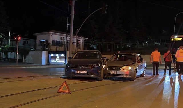 Eskişehir'de iki otomobil çarpıştı: 2 yaralı