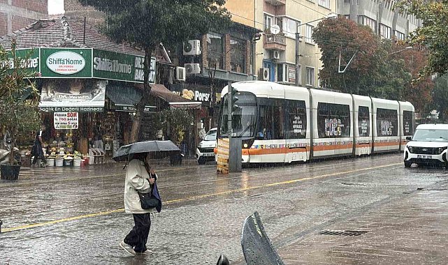 Eskişehir'de meteoroloji uyarı yaptı, sağanak yağış başladı