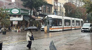 Eskişehir'de meteoroloji uyarı yaptı, sağanak yağış başladı