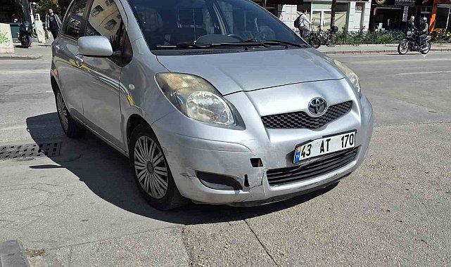 Eskişehir'de otomobille çarpışan motosiklet sürücüsü yaralandı