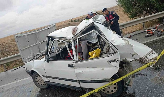 Eskişehir'de tır otomobile arkadan çarptı: 2 ölü