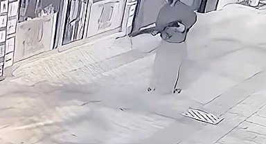 Etek giyip iş yeri kurşunladılar, polis ekiplerinden kaçamadılar