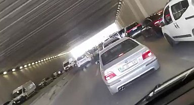 Etimesgut'ta 5 aracın karıştığı zincirleme kaza meydana geldi