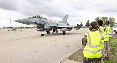 Eurofighter Typhoon tedarik projesi kapsamında İngiltere'de uçak bakım tesisleri incelendi