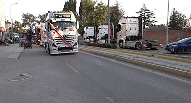 Evlenen yeğenine tır konvoyu sürprizi yaptı