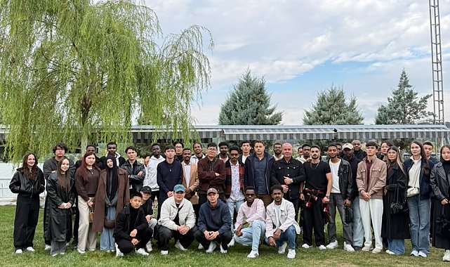 Farklı ülkelerden gelen yabancı uyruklu öğrencilere Bilecik'in tarihi ve kültürel değerleri tanıtıldı
