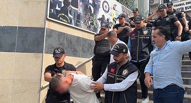 Fatih'te 2 kişinin hayatını kaybettiği silahlı kavgaya ilişkin gözaltına alınan 12 şüpheli adliyeye sevk edildi