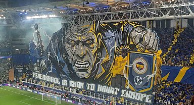 Fenerbahçe taraftarından Şampiyonlar Ligi ilk maçına özel koreografi