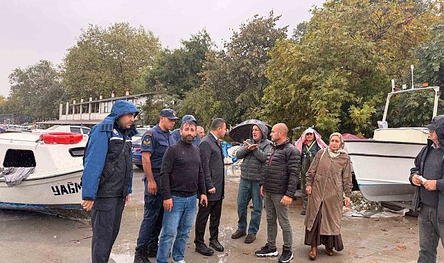 Fırtına sonrası balıkçı barınağında hasar incelemesi