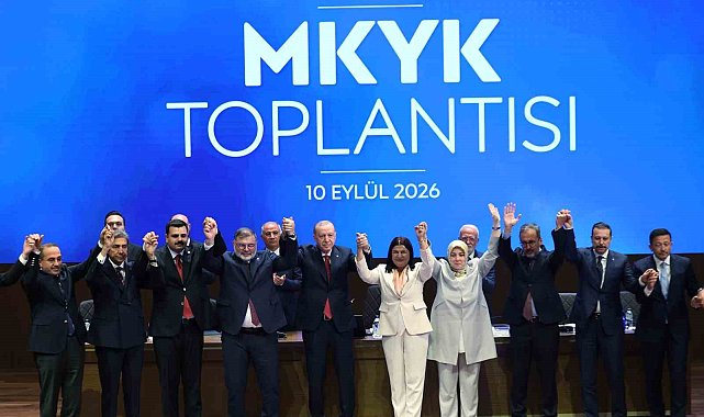 Foça Belediye Başkanı Saniye Bora Fıçı AK Parti'ye katıldı