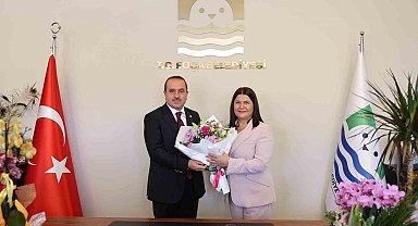 Foça'yı ziyaret eden Kırkpınar: "Birikmiş sorunları el ele vererek çözeceğiz"