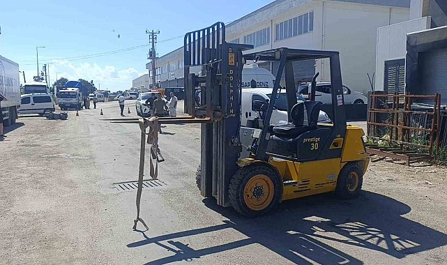 Forkliftin vinç demirine başını çarpan motosiklet sürücüsü kaldırıldığı hastanede öldü
