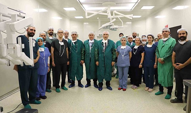 FÜ Hastanesi'nde robotik cerrahi sistemi hizmete girdi