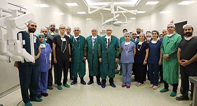 FÜ Hastanesi'nde robotik cerrahi sistemi hizmete girdi