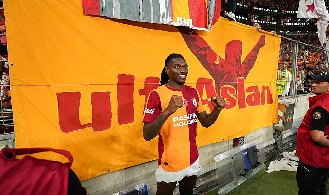 Galatasaray'da maç sonucu üçlüsü Rafael Leao'dan
