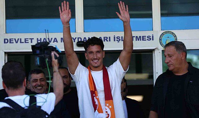 Galatasaray'ın yeni transferi Deniz Gül, İstanbul'a geldi