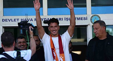 Galatasaray'ın yeni transferi Deniz Gül, İstanbul'a geldi