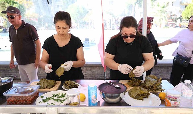 Gastronomi Çarşısı'nda 'En Güzel Sarma' yarışması