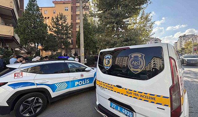 Gaziantep'te bir şahıs evde tartıştığı arkadaşını öldürüp intihar etti