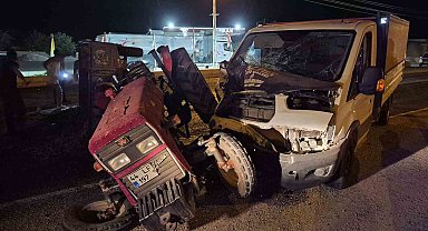 Gaziantep'te kamyonet ile traktör çarpıştı: 3 yaralı