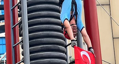 Gaziantepli itfaiyecilerden yüksek irtifa gösterisi