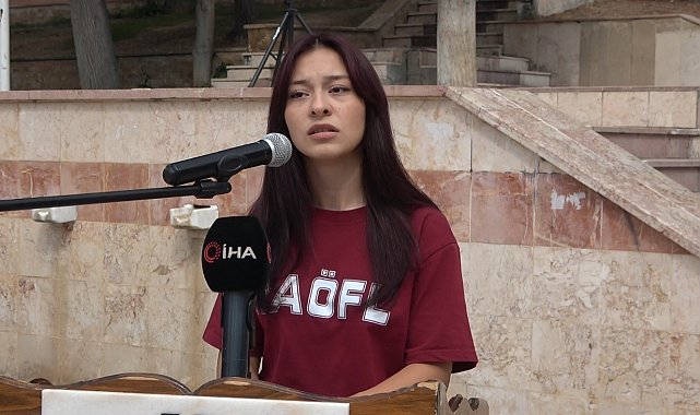 Gaziler Günü'nde şiir okurken duygularına hakim olmadı