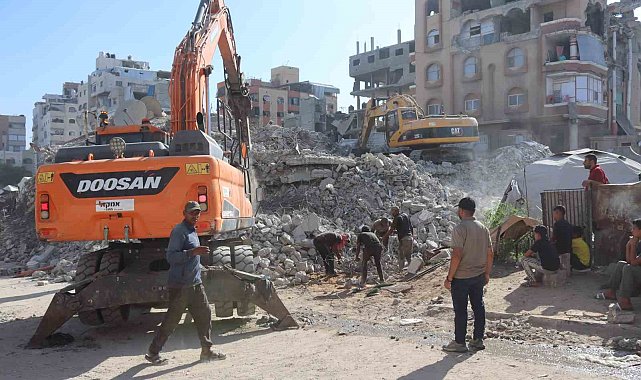Gazze'de çöken 7 katlı binada arama-kurtarma çalışmaları ikinci gününde